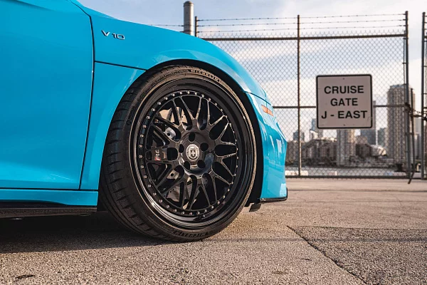 Фото дисков HRE 540C Черный глянец на Audi R8 (4S)