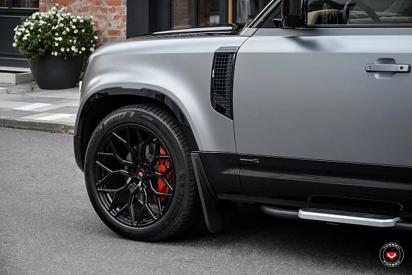 Фото дисков Vossen S17-01 Черный глянец на Land Rover Defender II