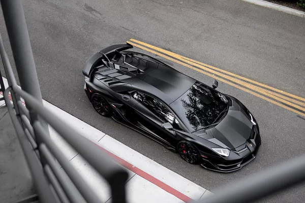 Фото дисков HRE R161 Lightweight Черный глянец на Lamborghini Aventador