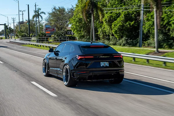 Фото дисков HRE S204H Черный глянец на Lamborghini Urus