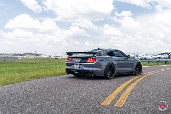 Фото дисков Vossen S21-01 Черный сатин на Ford Mustang VI