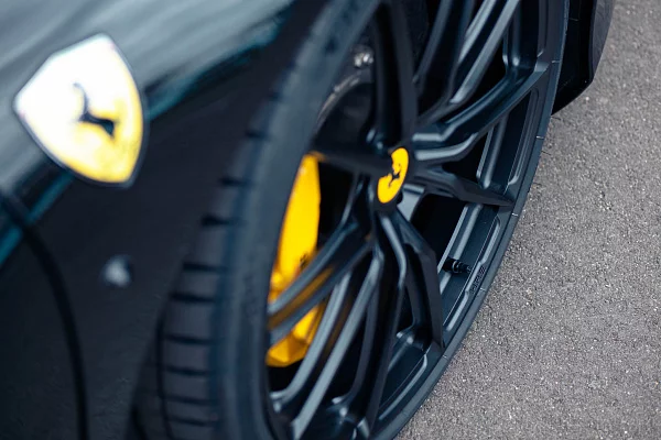Фото дисков HRE P104SC Черный сатин на Ferrari 458