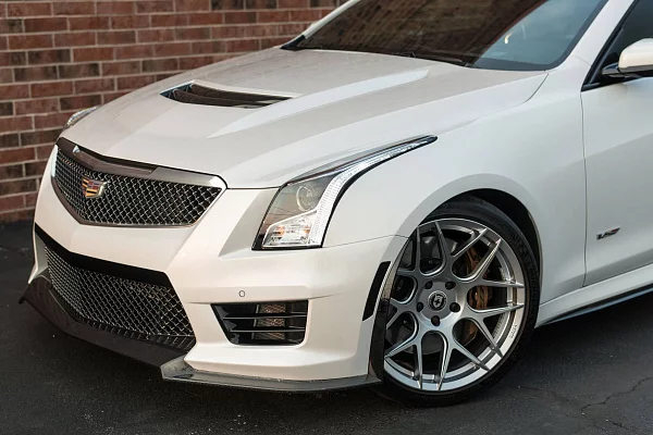 Фото дисков HRE FF01 Серебро на Cadillac ATS