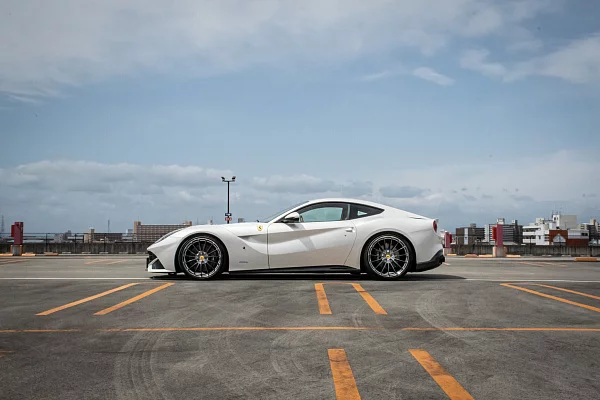 Фото дисков HRE P103 Глянцевый темный лак на Ferrari F12