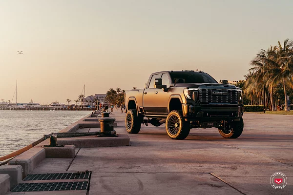 Фото дисков Vossen VFX-03 Глянцевый темный лак на GMC Sierra IV