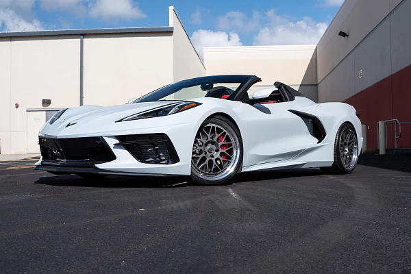 Фото дисков HRE 300 Сатиновый графит на Chevrolet Corvette C8
