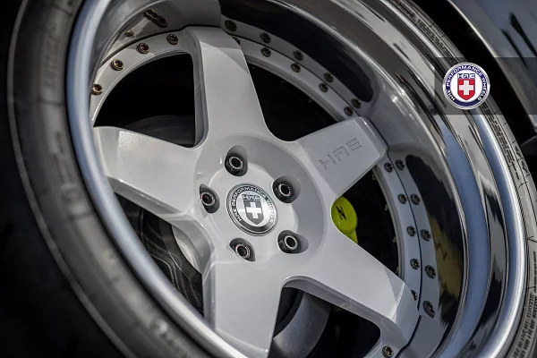Фото дисков HRE C105 Белый глянец на Nissan Z