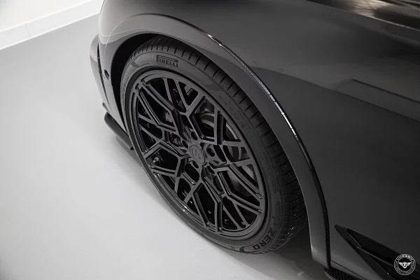 Фото дисков Vossen UV-1 Черный глянец на Bentley Continental GT III