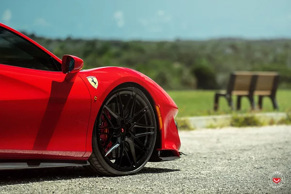Фото дисков Vossen EVO-5 Черный глянец на Ferrari 488
