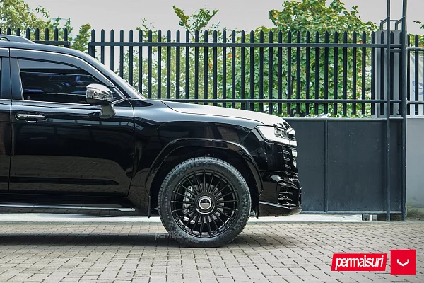 Фото дисков Vossen HF-8 Черный глянец на Toyota Land Cruiser 300