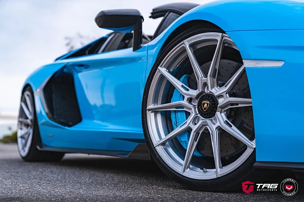 Фото дисков Vossen EVO-2R Глянцевый лак на Lamborghini Aventador