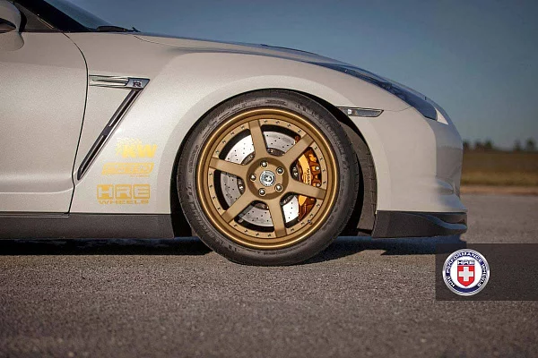 Фото дисков HRE C106 Сатиновое золото на Nissan GT-R