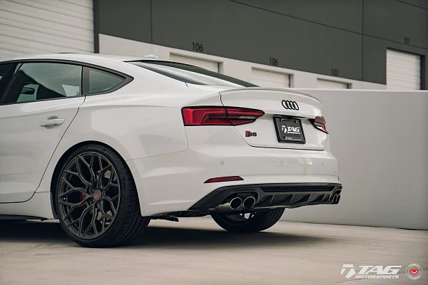 Фото дисков Vossen S17-01 Глянцевый темный лак на Audi A/S/RS 5 (F5)