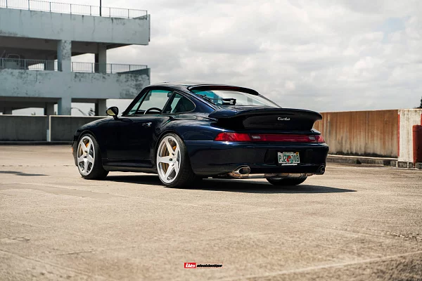 Фото дисков HRE 305M Сатиновый лак на Porsche 911 IV