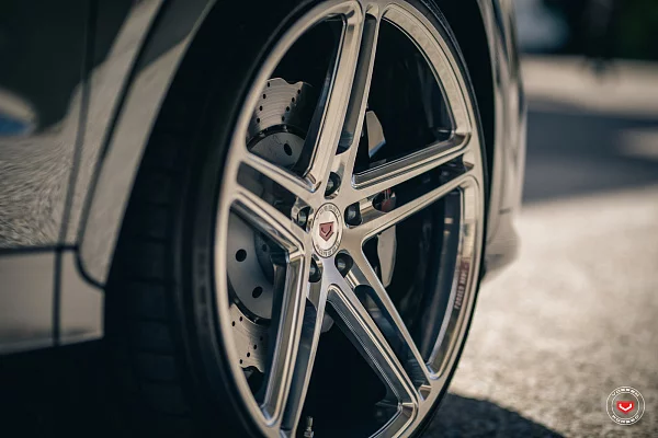 Фото дисков Vossen CG-202 Глянцевый лак на Audi Q3 (8U)