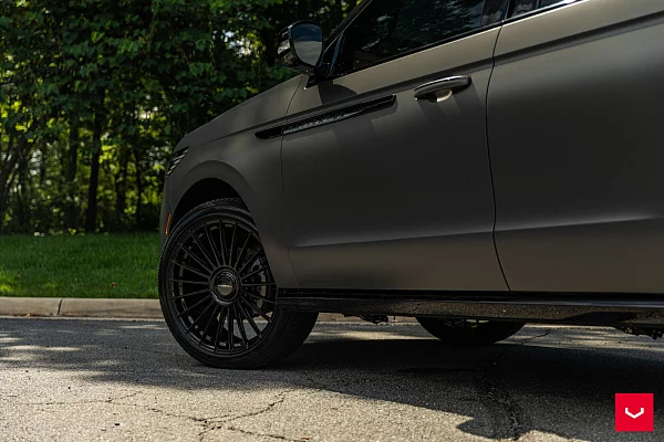 Фото дисков Vossen HF-8 Черный глянец на Lincoln Navigator V