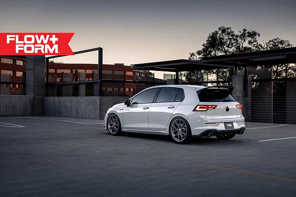 Фото дисков HRE FF21 Серебро на Volkswagen Golf VIII