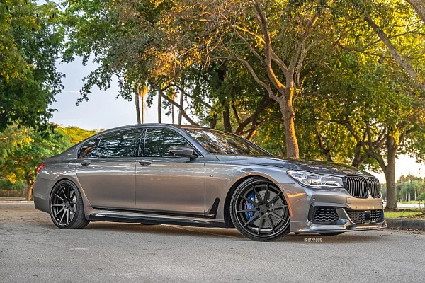 Фото дисков Strasse Wheels R10 Deep Concave FS Черный сатин на BMW 7 (G11/G12)