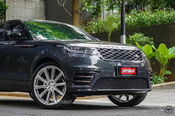 Фото дисков Vossen UV-2 Глянцевый лак на Land Rover Range Rover Velar