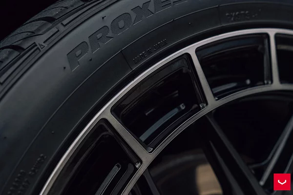 Фото дисков Vossen HFX-1 (6-Lug) Черный глянец на Cadillac Escalade V