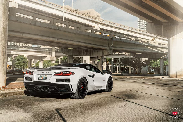 Фото дисков Vossen LC3-01T Черный глянец на Chevrolet Corvette C8