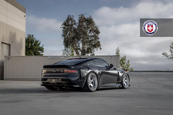 Фото дисков HRE C105 Белый глянец на Nissan Z