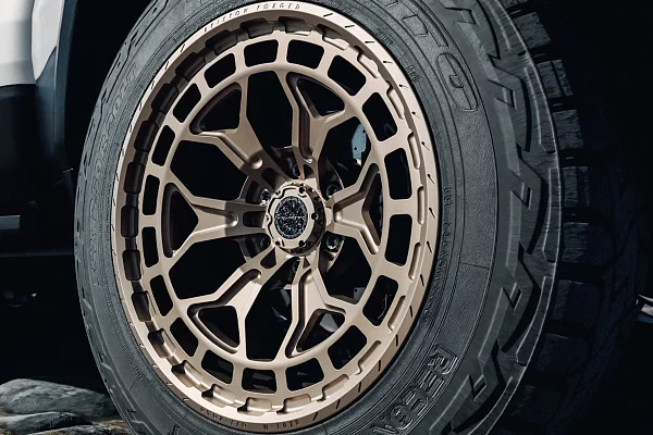 Фото дисков Brixton Forged BX02-M Сатиновая бронза на Ram 1500 V