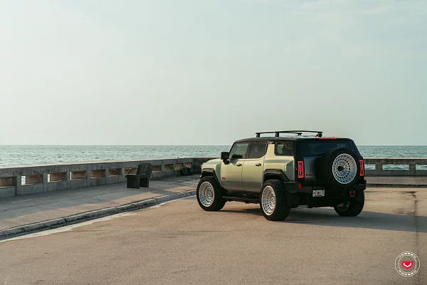 Фото дисков Vossen LCX-04 Глянцевый лак на GMC Hummer EV