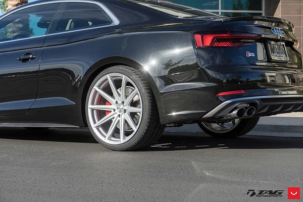 Фото дисков Vossen VFS-10 Серебро на Audi A/S/RS 5 (F5)