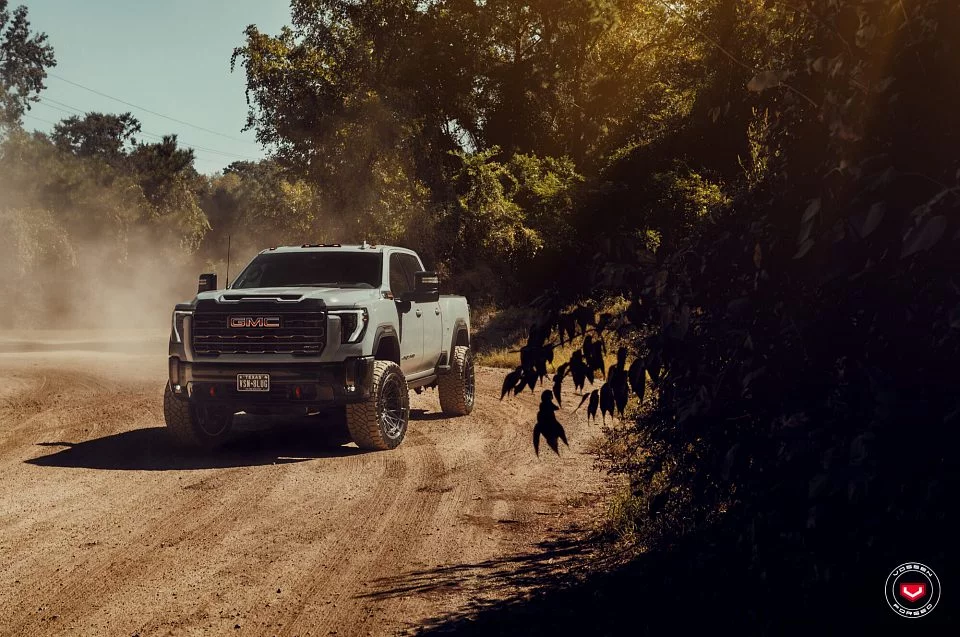 Vossen LCX-03 / GMC Sierra IV