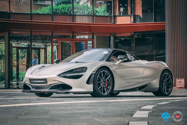 Фото дисков Vossen EVO-2R Черный глянец на McLaren 720S
