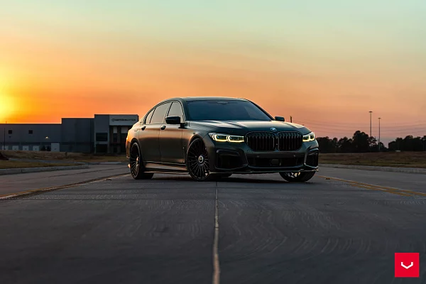 Фото дисков Vossen HF-8 Черный глянец на BMW 7 (G70)