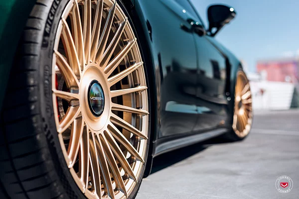 Фото дисков Vossen S17-13 Сатиновая шампань на Porsche Panamera II