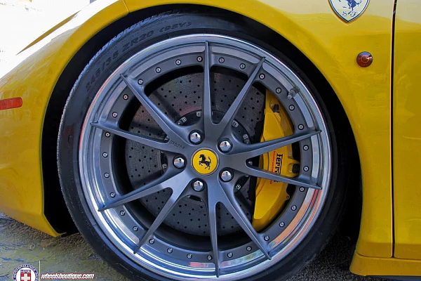 Фото дисков HRE S104 Сатиновый графит на Ferrari 458