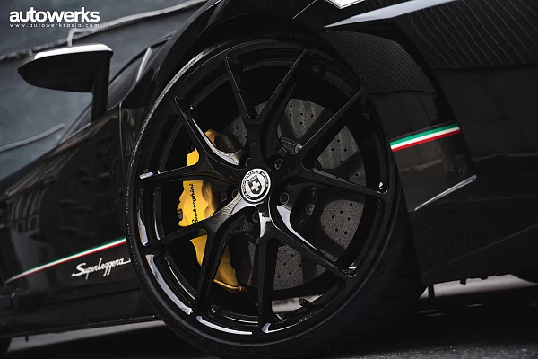Фото дисков HRE P101 Черный глянец на Lamborghini Gallardo